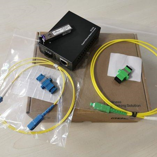 Universele Mediaconverter voor de grondplaten AT01, GN01, GN02, TK01 en TY01 Universele Mediaconverter voor de grondplaten AT01, GN01, GN02, TK01 en TY01